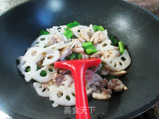 柿子椒鸡腿肉炒莲藕的做法步骤：10
