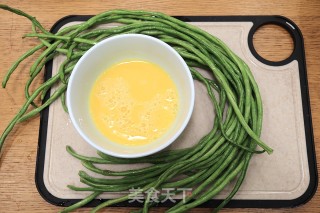 鸡蛋炒豇豆的做法步骤：1
