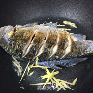 萝卜鲫鱼汤的做法步骤：3