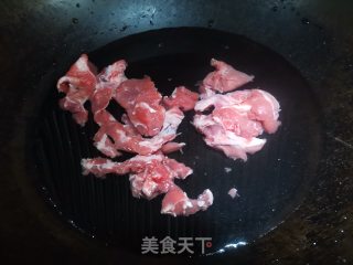 大蒜辣椒炒牛筋的做法步骤：1