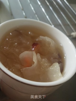 银耳红枣枸杞养生汤的做法步骤：3