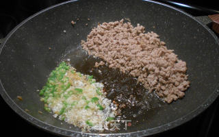 菜脯西芹肉末的做法步骤：7