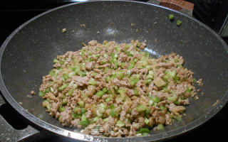 菜脯西芹肉末的做法步骤：10