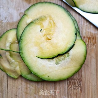 嫩南瓜肉饼的做法步骤：2