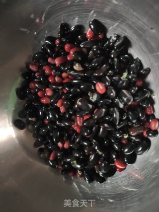 浓香黑豆豆浆的做法步骤：1