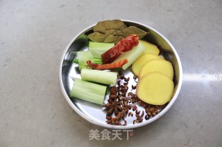 电饭煲炖五花肉的做法步骤：6