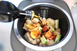 电饭煲炖五花肉的做法步骤：8