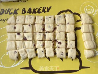 可可爱爱的蔓越莓炼乳小面包块，超快手超好吃的做法步骤：11