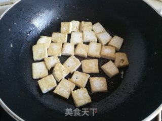 韭菜炒鸡蛋豆腐的做法步骤：5