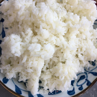 秋葵鸡蛋炒饭的做法步骤：1