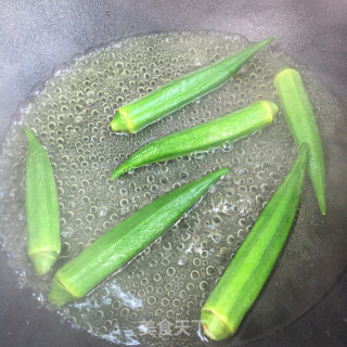 秋葵鸡蛋炒饭的做法步骤：4