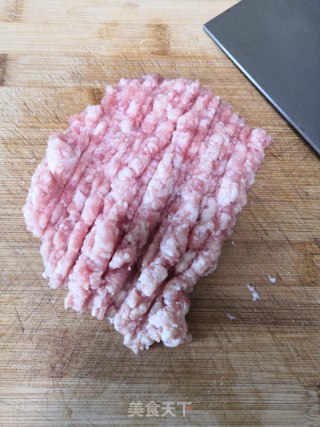 梅干菜酱肉包的做法步骤：1
