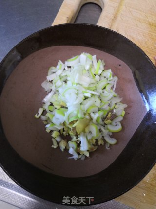 梅干菜酱肉包的做法步骤：2
