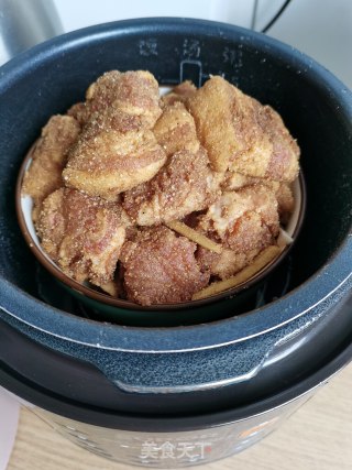 粉蒸排骨卧莲藕的做法步骤：5