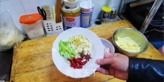 土豆片炒肉的做法步骤：1
