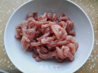 菜帮炒肉丝的做法步骤：1