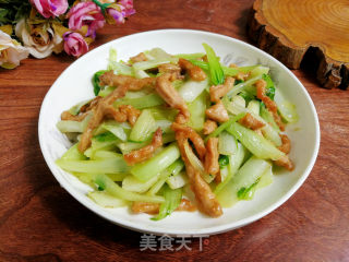 菜帮炒肉丝的做法步骤：6
