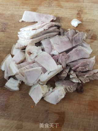 红萝卜丝炒回锅肉的做法步骤：2