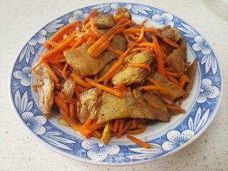 红萝卜丝炒回锅肉的做法步骤：5