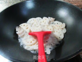 彩椒炒莲藕的做法步骤：4