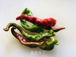 辣椒炒鸡蛋的做法步骤：1