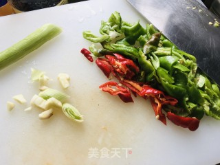 辣椒炒鸡蛋的做法步骤：2