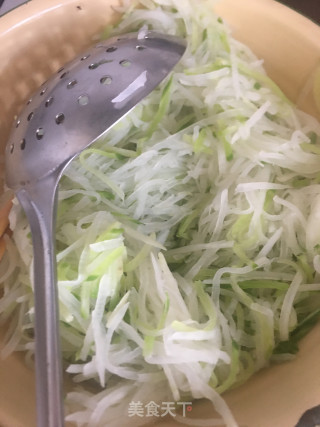 小茴香萝卜肉饺的做法步骤：4