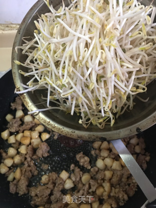 鲜贝肉末豆芽拌面的做法步骤：9