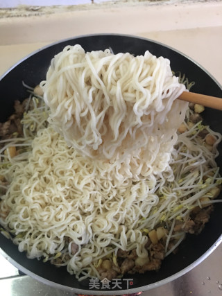 鲜贝肉末豆芽拌面的做法步骤：10