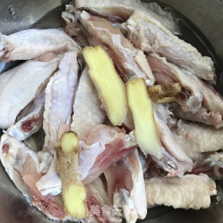 麻香红酒炖鸡翅的做法步骤：3
