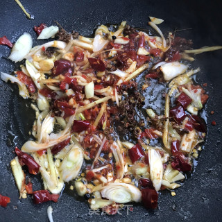 麻香红酒炖鸡翅的做法步骤：6