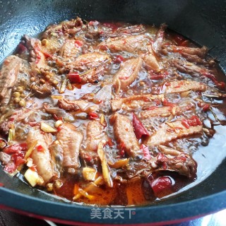 麻香红酒炖鸡翅的做法步骤：10