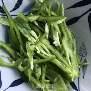 青椒炒土豆丝的做法步骤：3