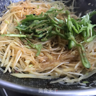 青椒炒土豆丝的做法步骤：8