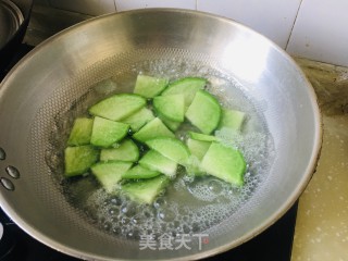 青萝卜粉条烩羊肉的做法步骤：2