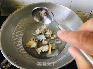 青萝卜粉条烩羊肉的做法步骤：3