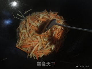 土豆胡萝卜丝儿的做法步骤：3