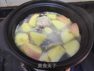 苹果鱼骨汤的做法步骤：6