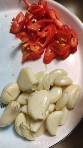 蒜蓉蒸金针菇的做法步骤：1