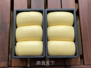 一次发酵的蛋黄奶酪吐司，颜色十分吸睛的哟！的做法步骤：10