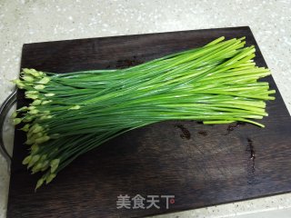 韭苔炒肉的做法步骤：1