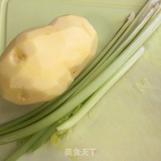 香芹瘦肉土豆片的做法步骤：1