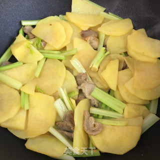 香芹瘦肉土豆片的做法步骤：9