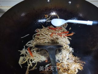韭黄笋子炒肉的做法步骤：4