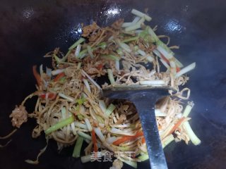 韭黄笋子炒肉的做法步骤：6
