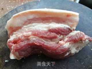 胡萝卜青菜炒回锅肉的做法步骤：1