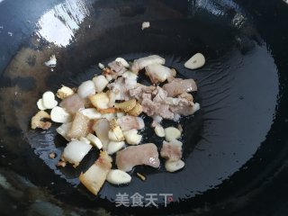 胡萝卜青菜炒回锅肉的做法步骤：8