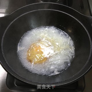 煎蛋白萝卜丝汤的做法步骤：3