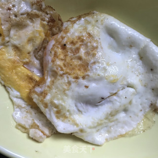 鲜虾煎蛋萝卜汤的做法步骤：3