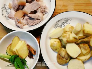 软糯香甜，好吃入味的茨菇红烧肉的做法步骤：3